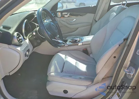 2015 Mercedes-Benz C 300 z USA, uszkodzony, nr VIN 55SWF4JB3FU079785